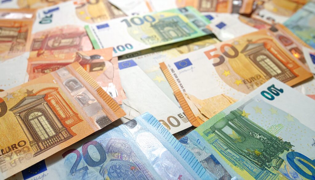 Taschengeld nach Alter: Empfehlungen, Studien, echte Kosten auf sparmunity.de